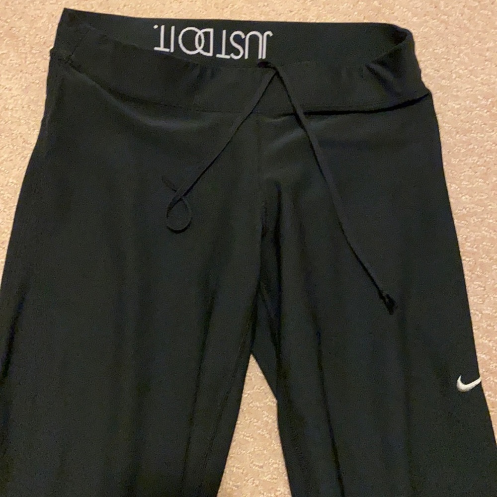 Women’s Nike Dri-Fit Capri Workout Leggings